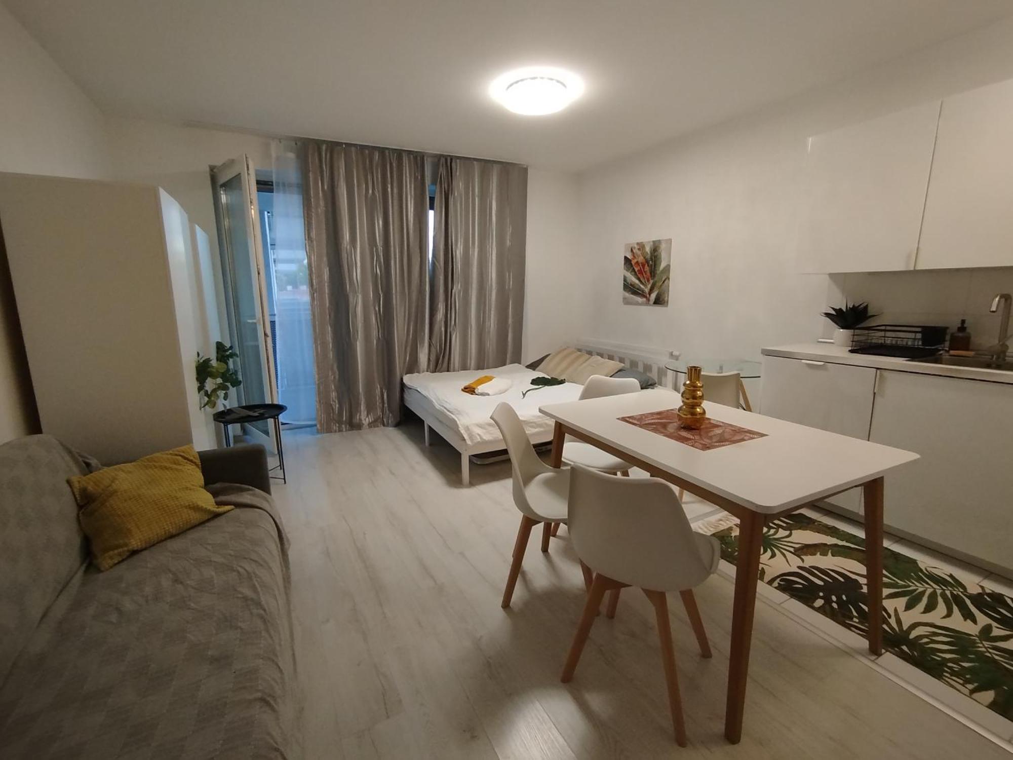 Duna Apartment, Freegarage, 2room, Smarttv,dishwasher,ac From July 4th Apartament