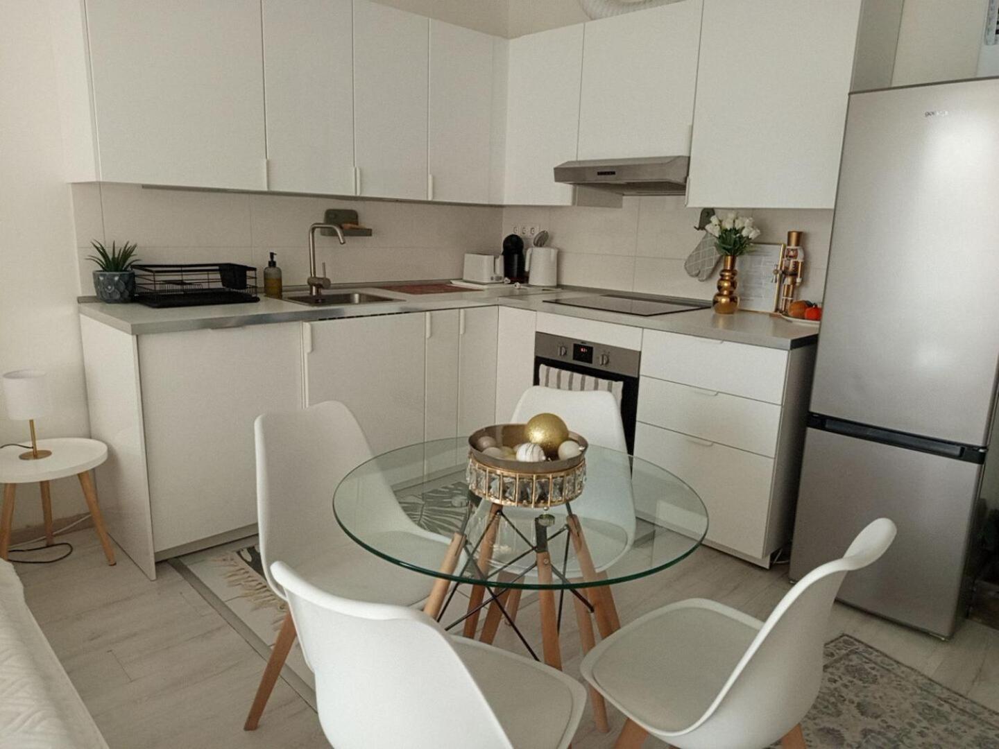 Duna Apartment, Freegarage, 2room, Smarttv,dishwasher,ac From July 4th Apartament *