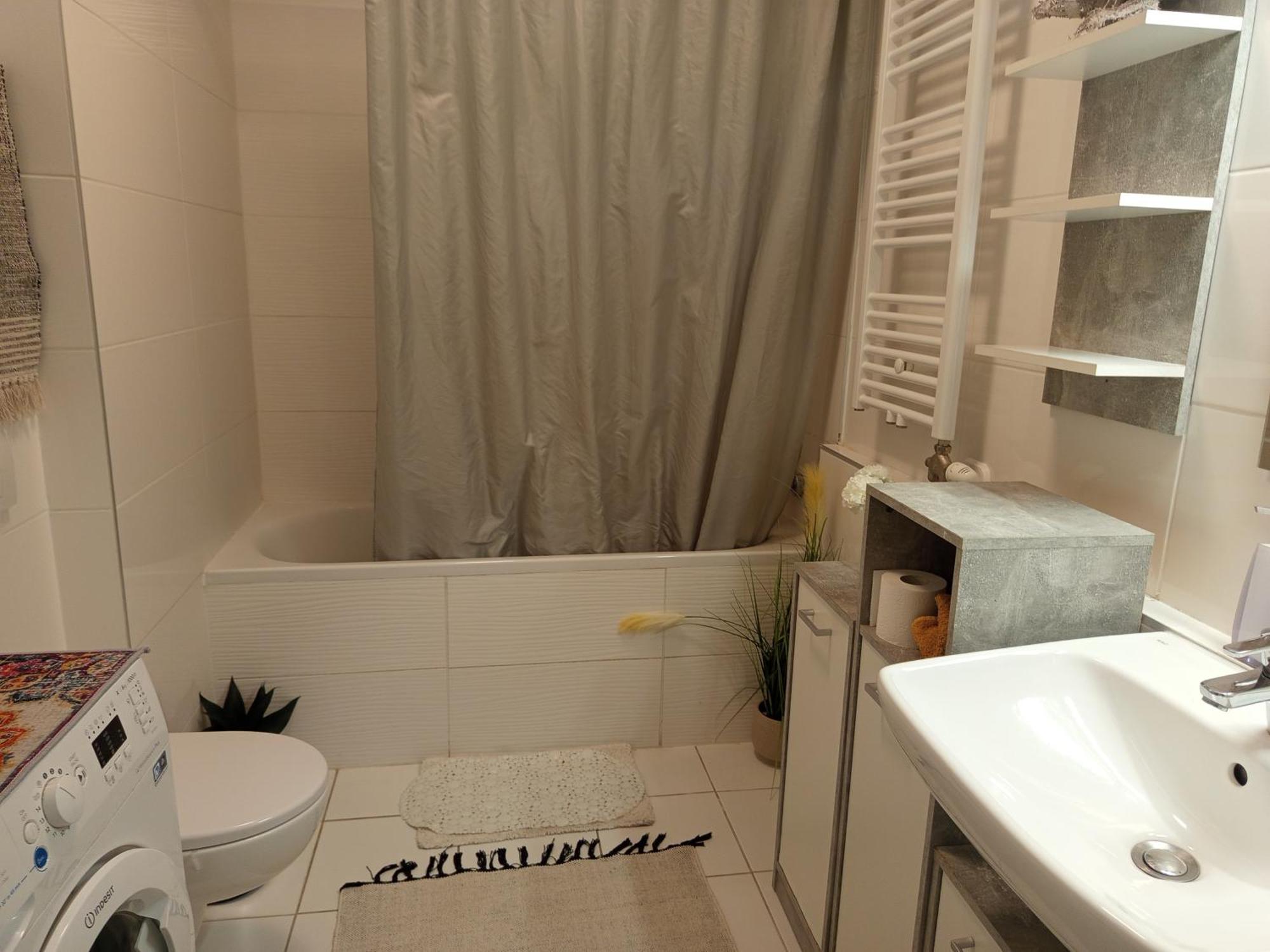 Duna Apartment, Freegarage, 2room, Smarttv,dishwasher,ac From July 4th * Budapeszt